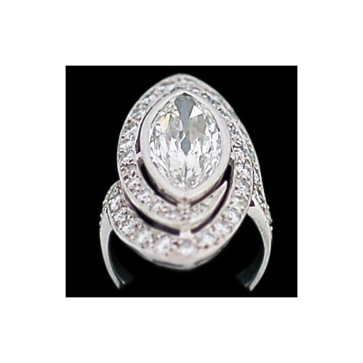 Bague ancienne Marquise en platine et diamants