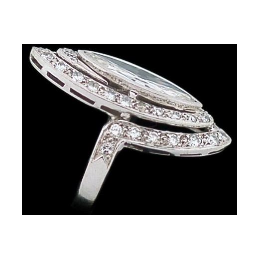 Bague ancienne Marquise en platine et diamants