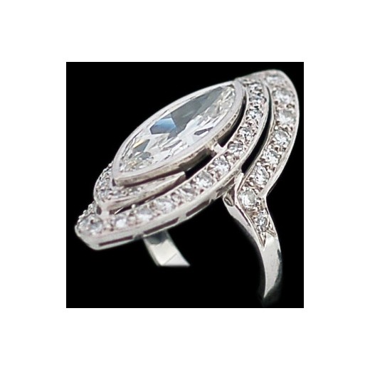 Bague ancienne Marquise en platine et diamants