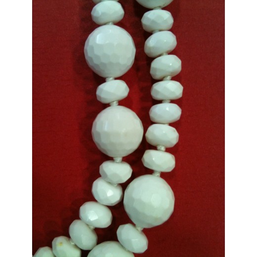 Sautoir en agates blanches