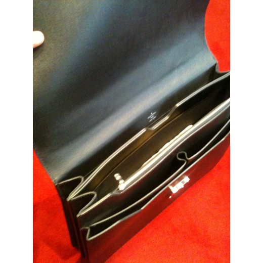 Serviette Louis Vuitton Robusto 2 en cuir épi noir