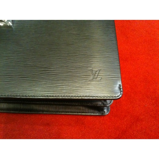 Serviette Louis Vuitton Robusto 2 en cuir épi noir