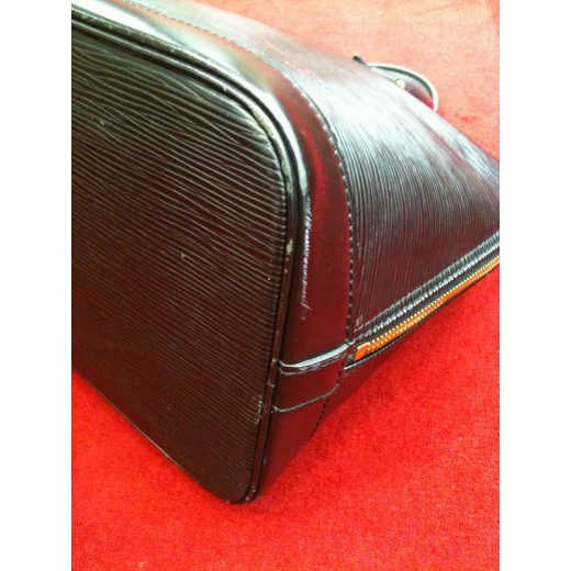 Sac Louis Vuitton Alma en cuir épi noir