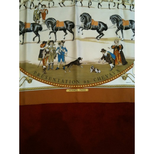 Carré Hermès Présentation de Chevaux  en soie