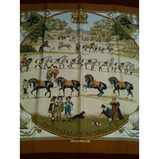 Carré Hermès Présentation de Chevaux  en soie