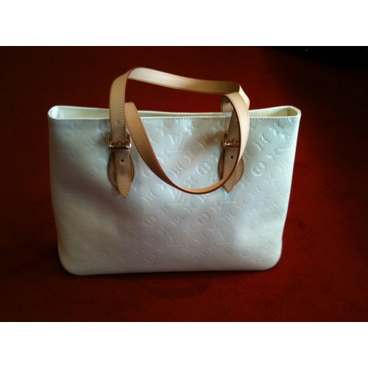 Sac Louis Vuitton en cuir vernis monogram blanc