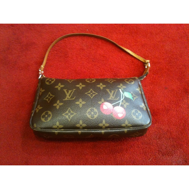 Throwback Thursday: An Ode to the Louis Vuitton Pochette Accessoires -  PurseBlog