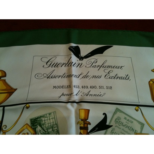 Foulard Guerlain Les Parfums en soie
