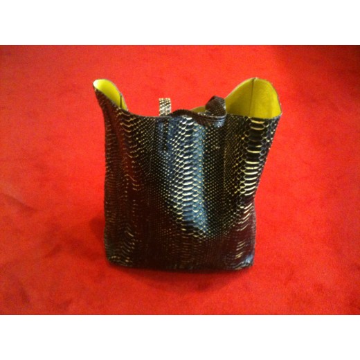 Sac Céline en python noir.