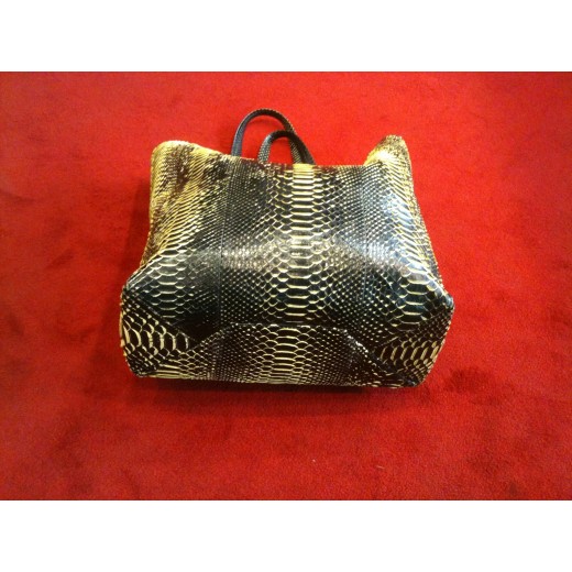 Sac Céline en python noir.