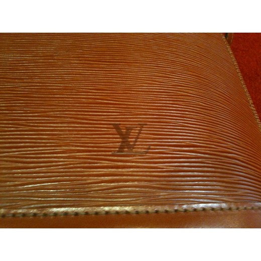 Sac Louis Vuitton Lussac en cuir épi brique