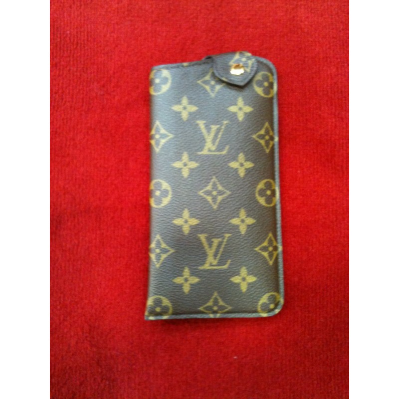 LOUIS VUITTON Monogram Etui a lunettes Simple Glasses Case