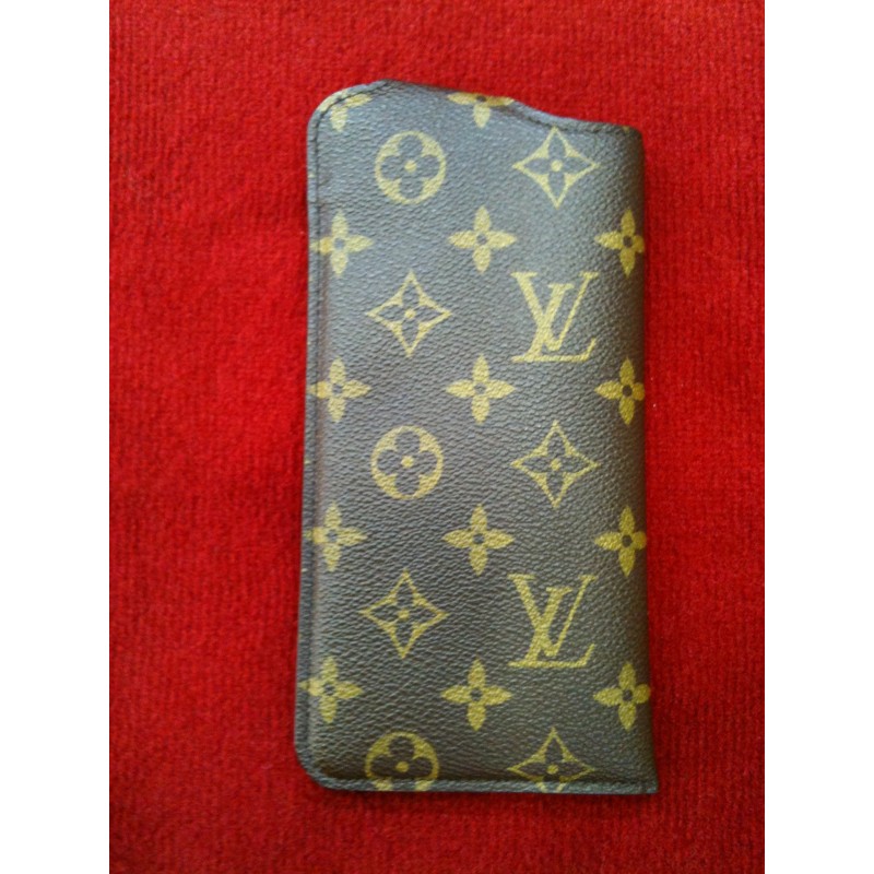 Louis Vuitton Etui à Lunettes Wallet