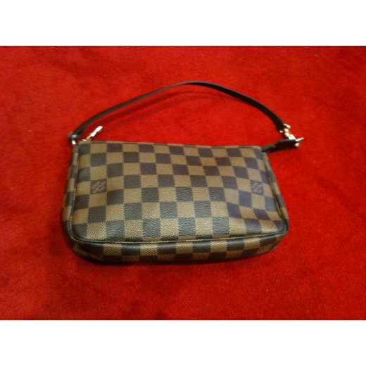 Pochette Louis Vuitton accessoire