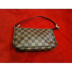 Pochette Louis Vuitton accessoire