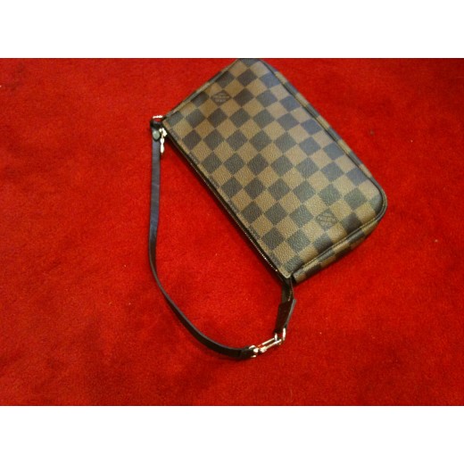 Pochette Louis Vuitton accessoire