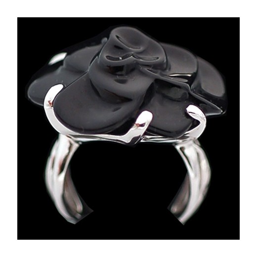 Bague Chanel Camélia en or et onyx