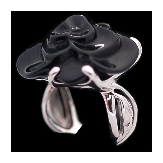 Bague Chanel Camélia en or et onyx