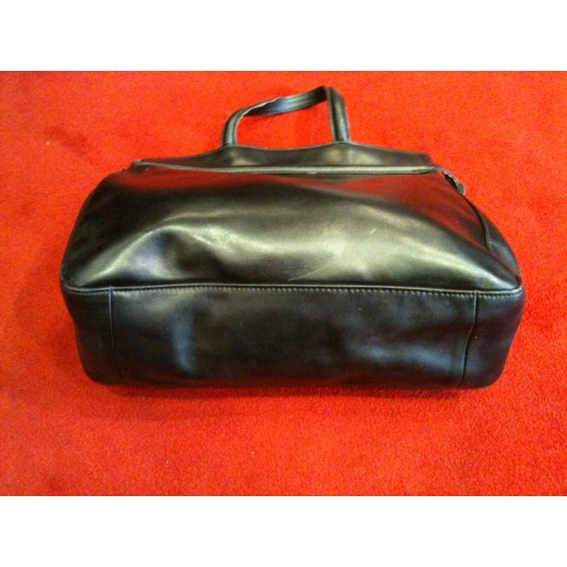 Sac Longchamp en cuir noir porté main