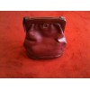 Sac Longchamp en cuir bordeaux porté épaule