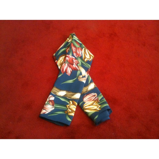 Foulard Carré En Soie Véritable Vintage - Motif Tulipes Bleu Jaune Orange - 92x88 Cm - Occasion Très Bon état