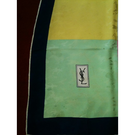 Foulard Yves Saint Laurent en soie