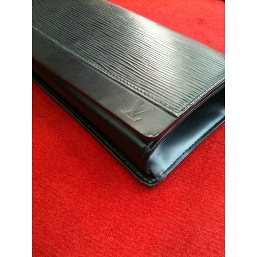 Pochette Louis Vuitton Honfleur en cuir épi noir