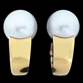 Boucles d'oreilles Boucheron en or et perles