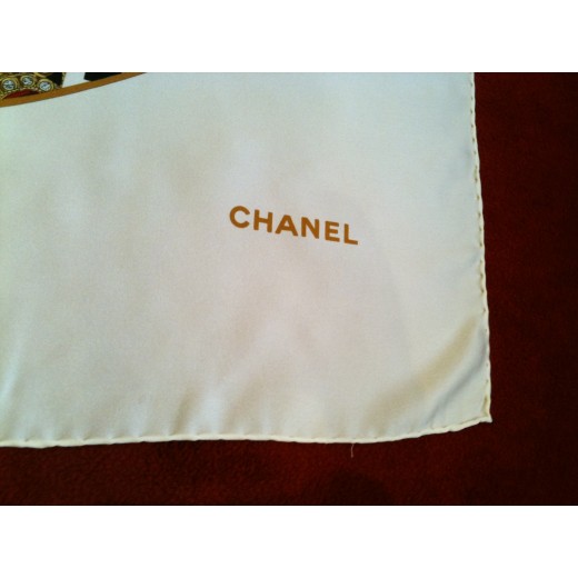 Châle Chanel Bijoux  en soie