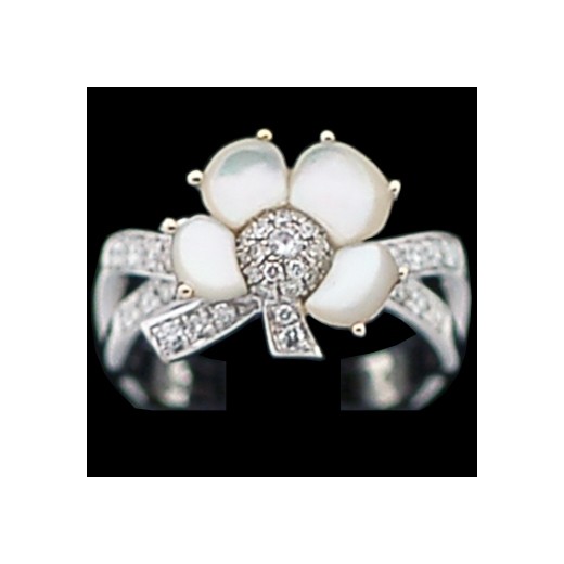 Bague Mauboussin Majuscule en or, diamants et nacre