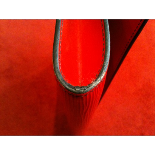 Porte document Louis Vuitton en cuir épi rouge