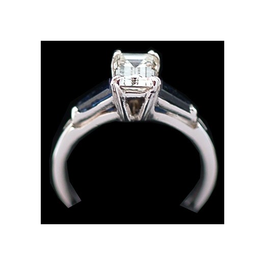 Bague en or, diamant taille émeraude et saphirs