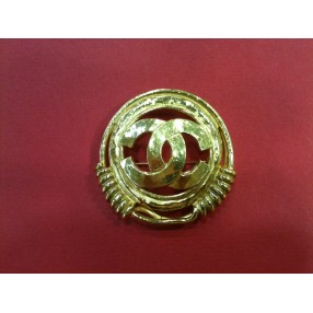 Broche Chanel en métal doré 