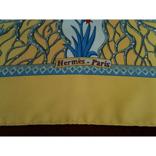 Carré Hermès Axis Mundi en soie