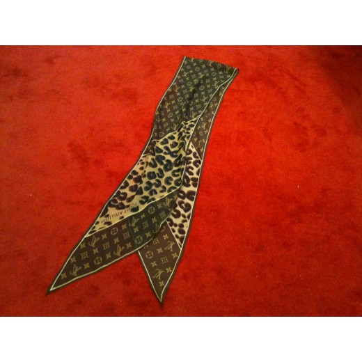 Echarpe Louis Vuitton Monogram et Léopard en soie
