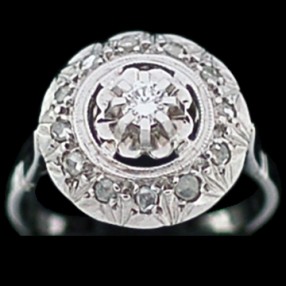 Bague ancienne en or blanc et diamants