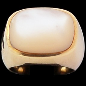 Bague moderne en or et nacre