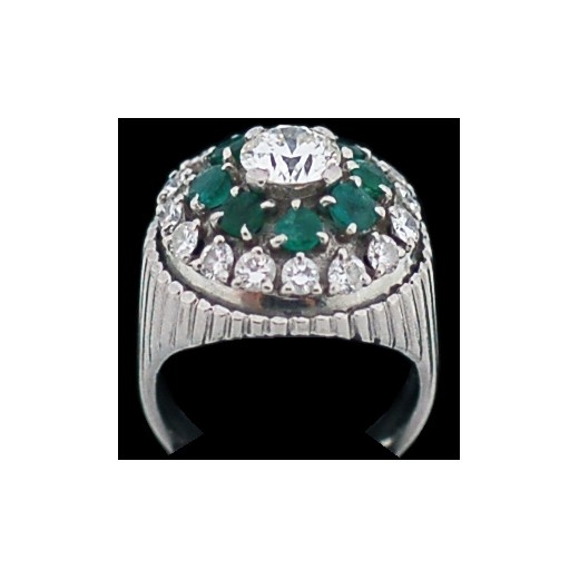 Bague ancienne en platine, diamants et émeraudes