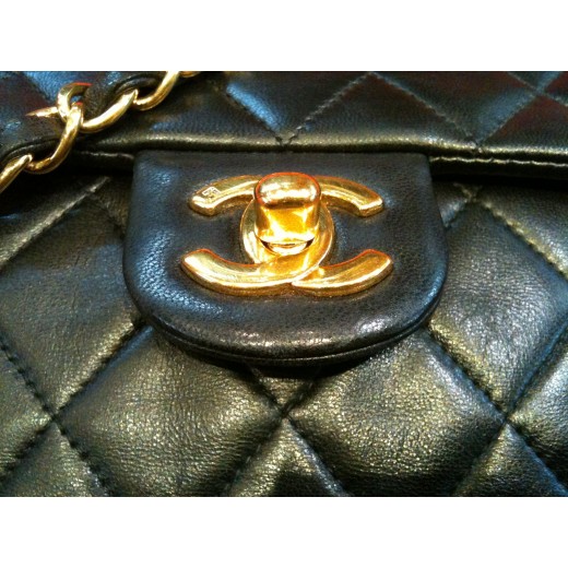 Sac Chanel Classique PM en cuir noir