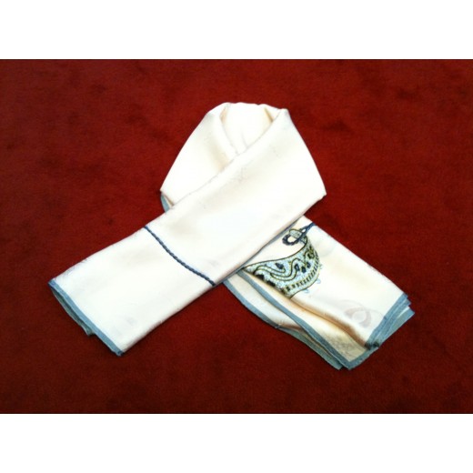Foulard Must de Cartier rose poudré en soie