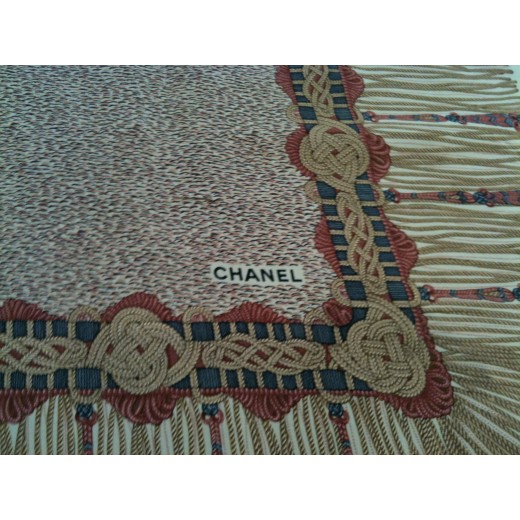Foulard Chanel moucheté en soie
