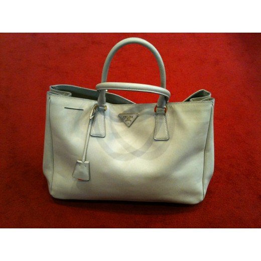 Sac Prada en cuir beige Porté main