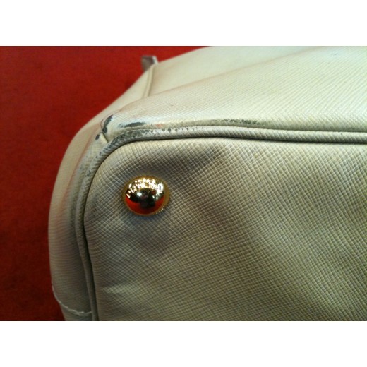 Sac Prada en cuir beige Porté main