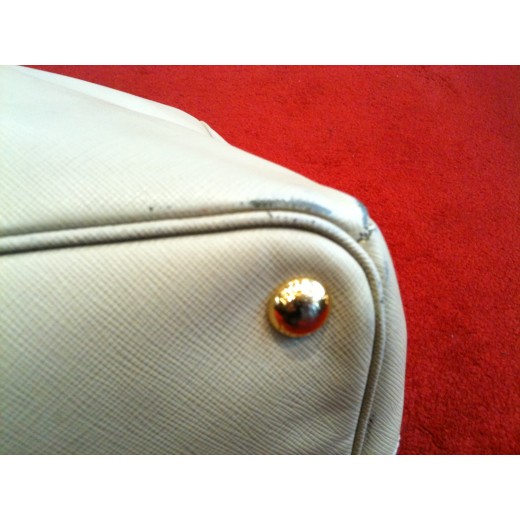 Sac Prada en cuir beige Porté main