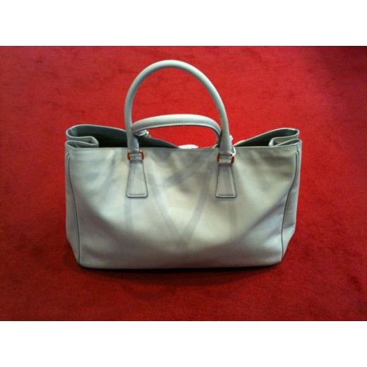 Sac Prada en cuir beige Porté main