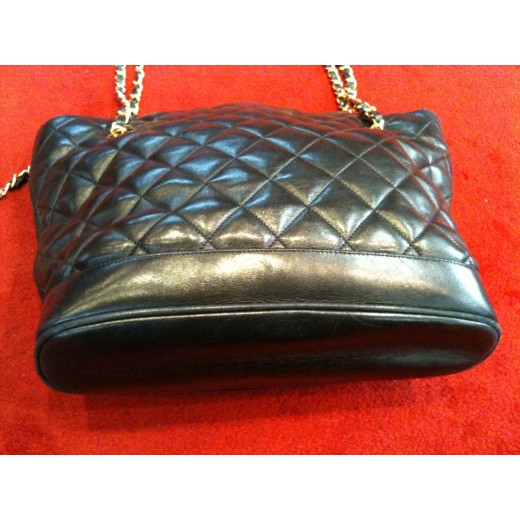 Sac Chanel en agneau matelassé noir
