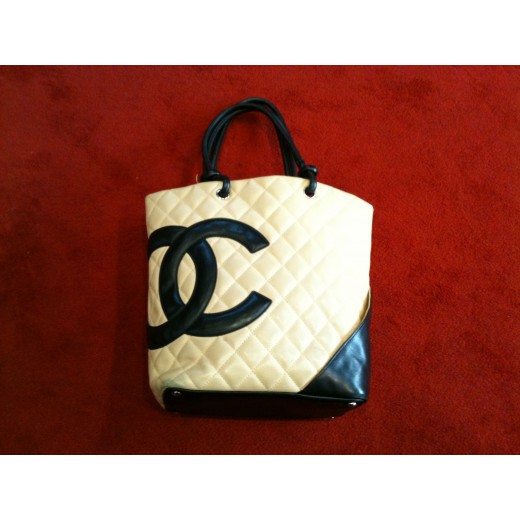 Sac Chanel Cambon en cuir matelassé beige