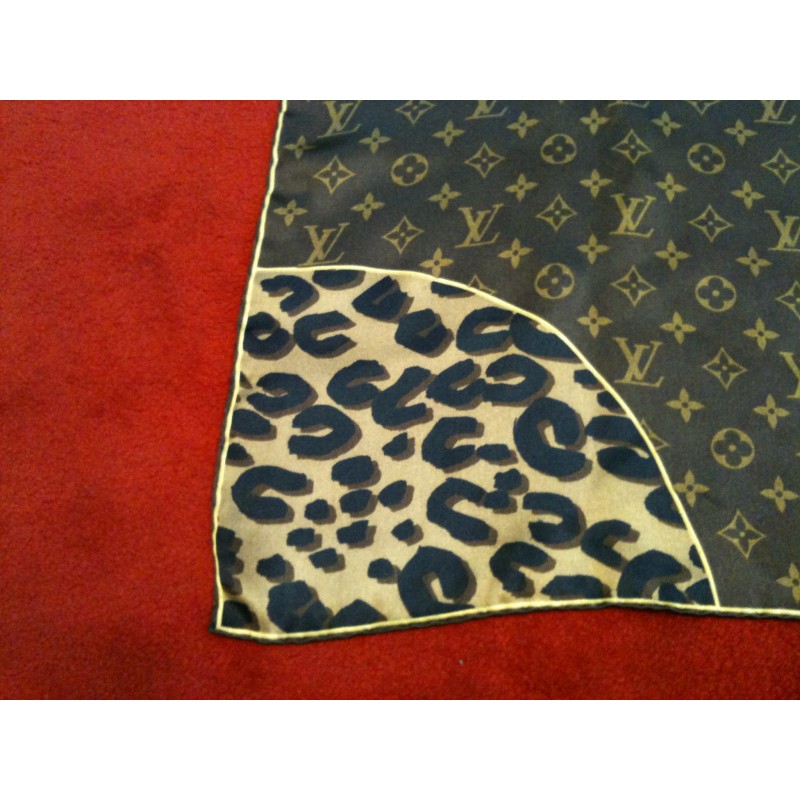 Echarpe Louis Vuitton Monogram et Léopard en soie