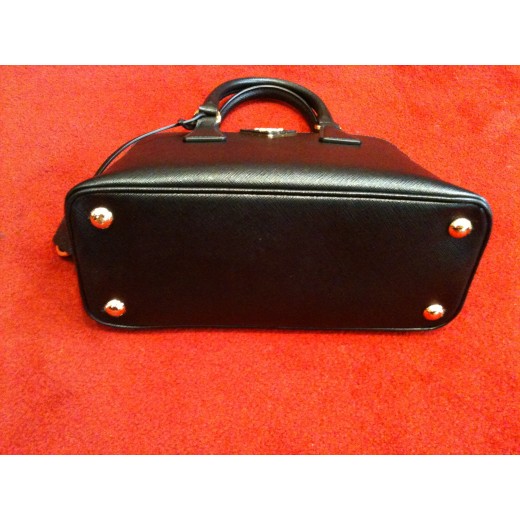 Sac Prada en cuir noir Porté main