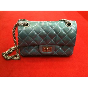 Sac Chanel 2.55 en cuir vernis gris-bleu